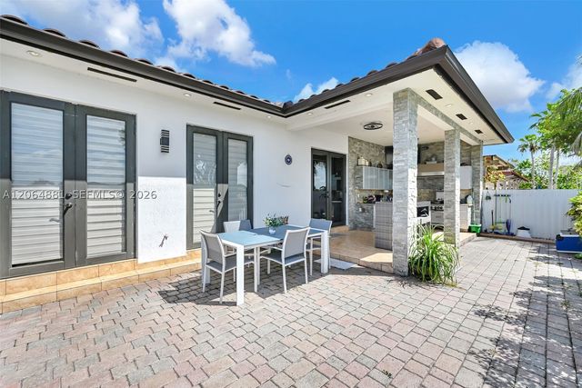 20027 NW 85th Ave, Hialeah, FL 33015