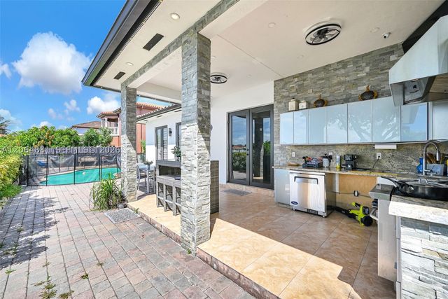 20027 NW 85th Ave, Hialeah, FL 33015