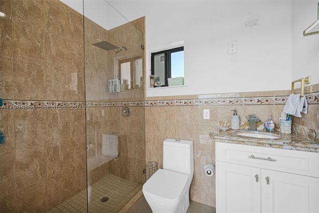 20027 NW 85th Ave, Hialeah, FL 33015