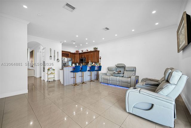 20027 NW 85th Ave, Hialeah, FL 33015