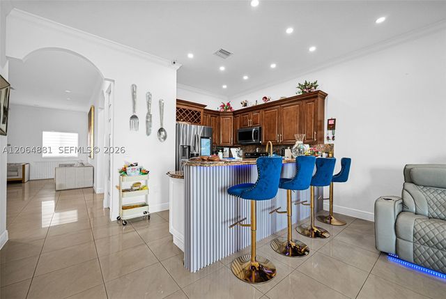 20027 NW 85th Ave, Hialeah, FL 33015