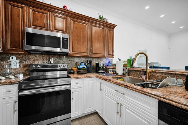 20027 NW 85th Ave, Hialeah, FL 33015