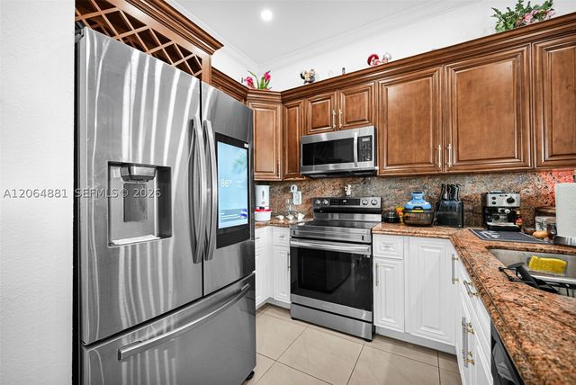 20027 NW 85th Ave, Hialeah, FL 33015