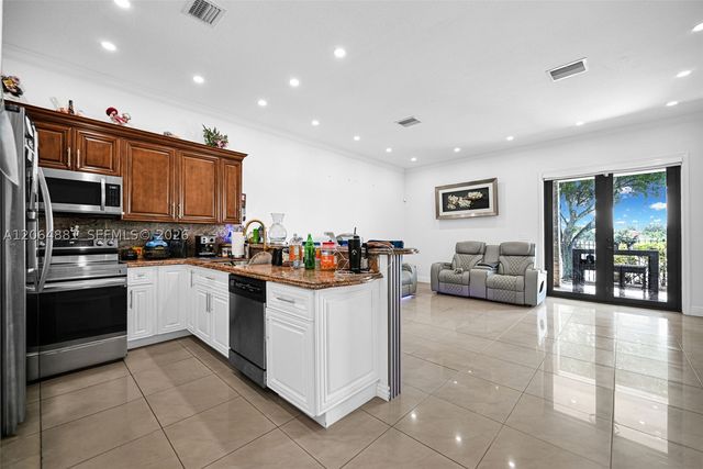 20027 NW 85th Ave, Hialeah, FL 33015