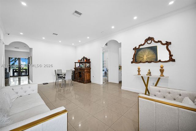20027 NW 85th Ave, Hialeah, FL 33015