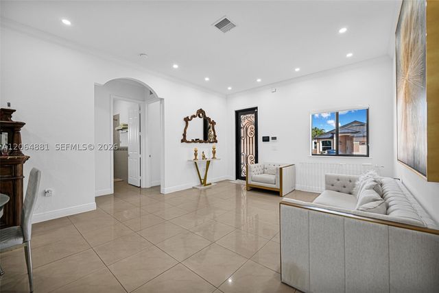20027 NW 85th Ave, Hialeah, FL 33015