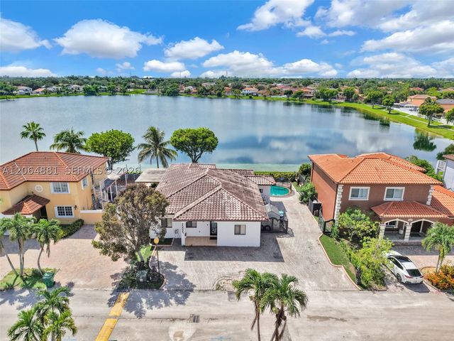 20027 NW 85th Ave, Hialeah, FL 33015