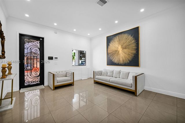 20027 NW 85th Ave, Hialeah, FL 33015