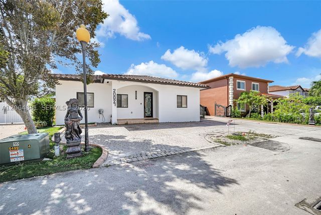 20027 NW 85th Ave, Hialeah, FL 33015