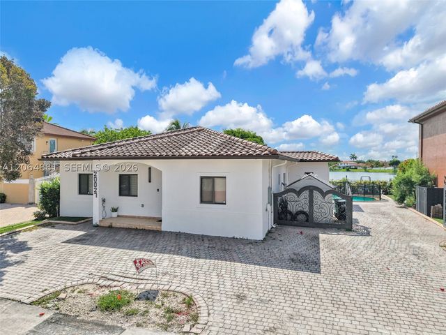 20027 NW 85th Ave, Hialeah, FL 33015