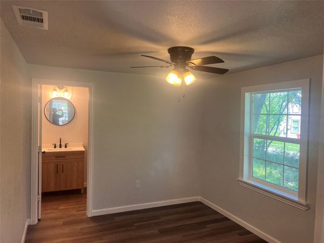 521 Morgan Street, Bonham, TX 75418