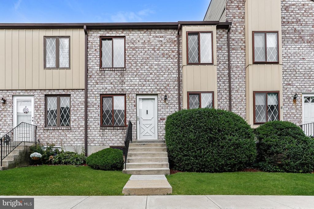 5200 HILLTOP DR #AA17, BROOKHAVEN, PA 19015 — exterior