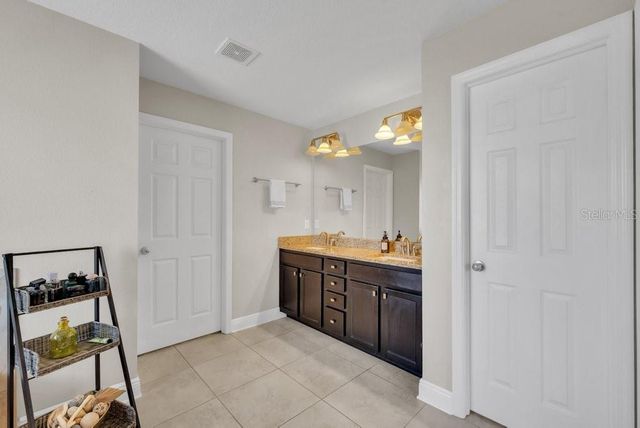16216 BAYBERRY VIEW DR, Lithia, FL 33547