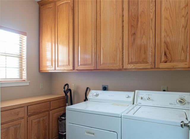 105 Wallace Riddell DR, Burnet, TX 78611