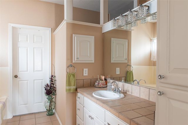 105 Wallace Riddell DR, Burnet, TX 78611