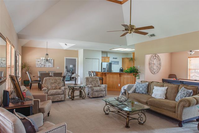 105 Wallace Riddell DR, Burnet, TX 78611