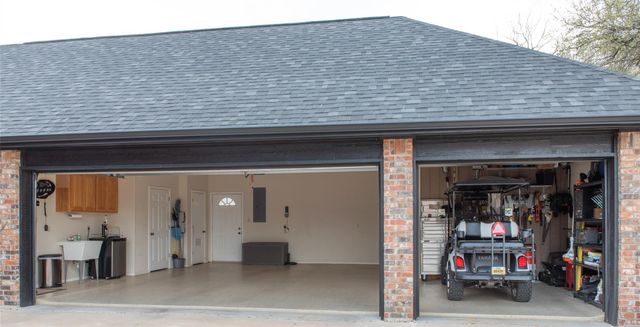 105 Wallace Riddell DR, Burnet, TX 78611