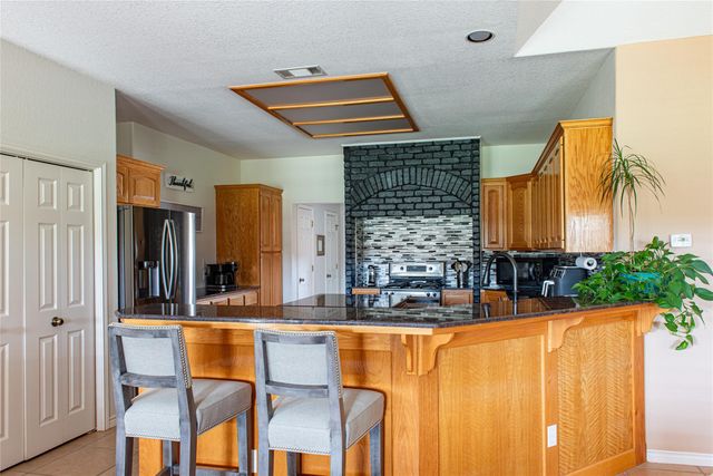 105 Wallace Riddell DR, Burnet, TX 78611