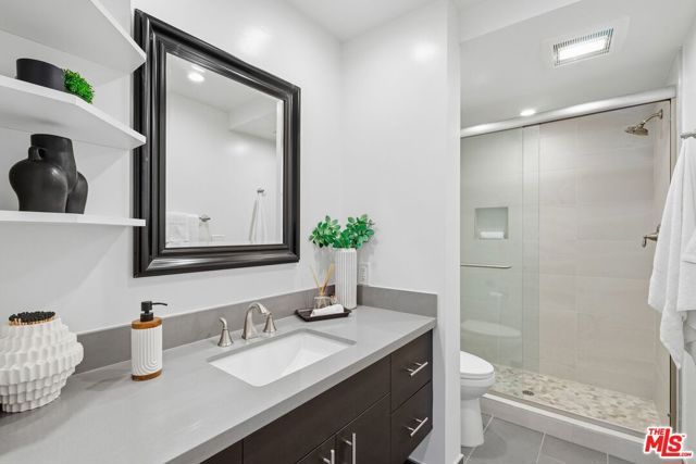 150 N Almont Drive 301, Beverly Hills, CA 90211