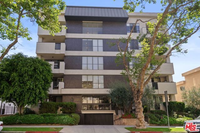 150 N Almont Drive 301, Beverly Hills, CA 90211