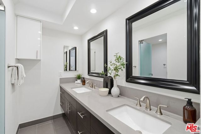 150 N Almont Drive 301, Beverly Hills, CA 90211