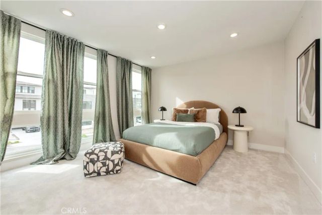 216 Stage, Irvine, CA 92618