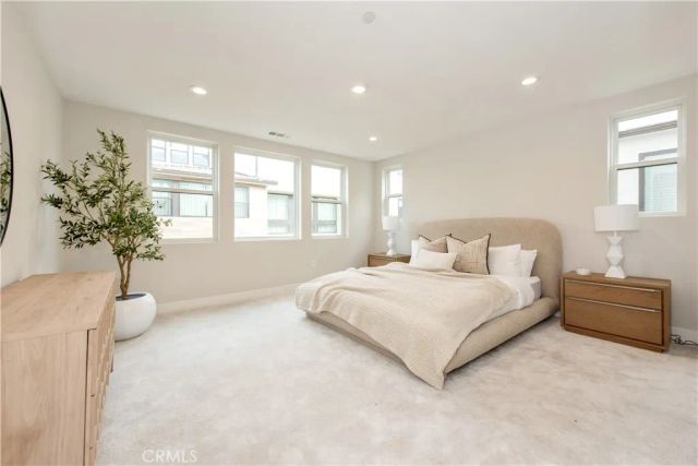 216 Stage, Irvine, CA 92618