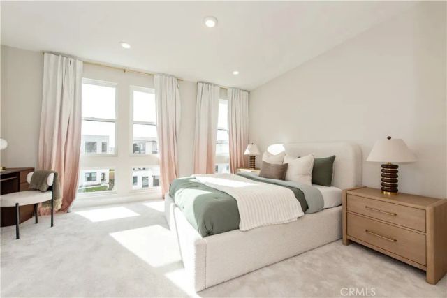 216 Stage, Irvine, CA 92618