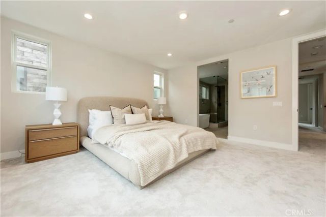 216 Stage, Irvine, CA 92618