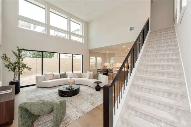 216 Stage, Irvine, CA 92618