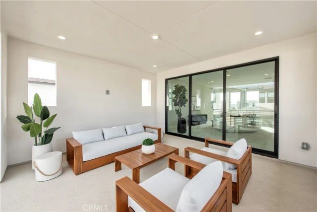 216 Stage, Irvine, CA 92618