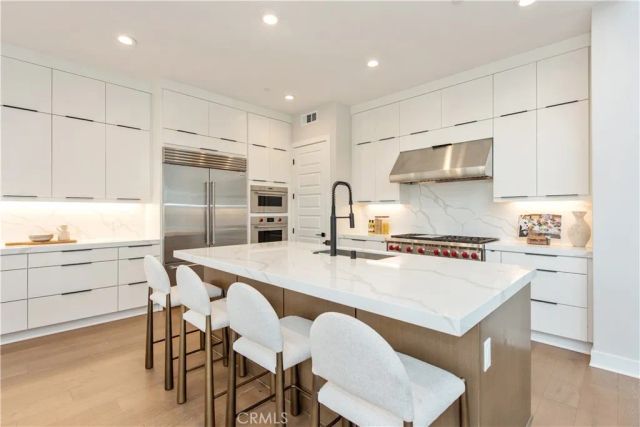 216 Stage, Irvine, CA 92618