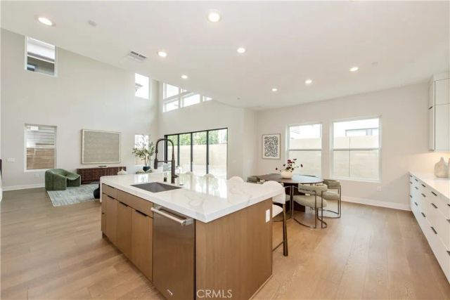 216 Stage, Irvine, CA 92618