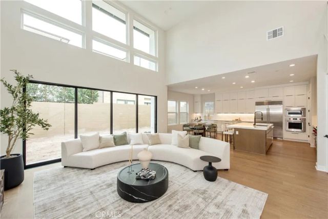 216 Stage, Irvine, CA 92618