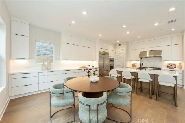 216 Stage, Irvine, CA 92618