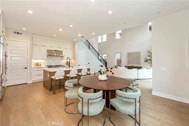 216 Stage, Irvine, CA 92618