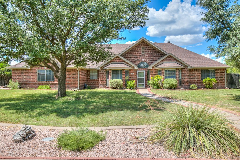 Image 1 of property listing at 1721 Weston Road, San Angelo, TX 76901