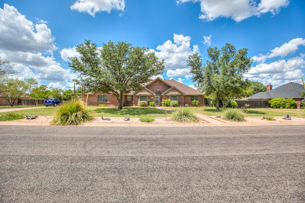 Image 2 of property listing at 1721 Weston Road, San Angelo, TX 76901