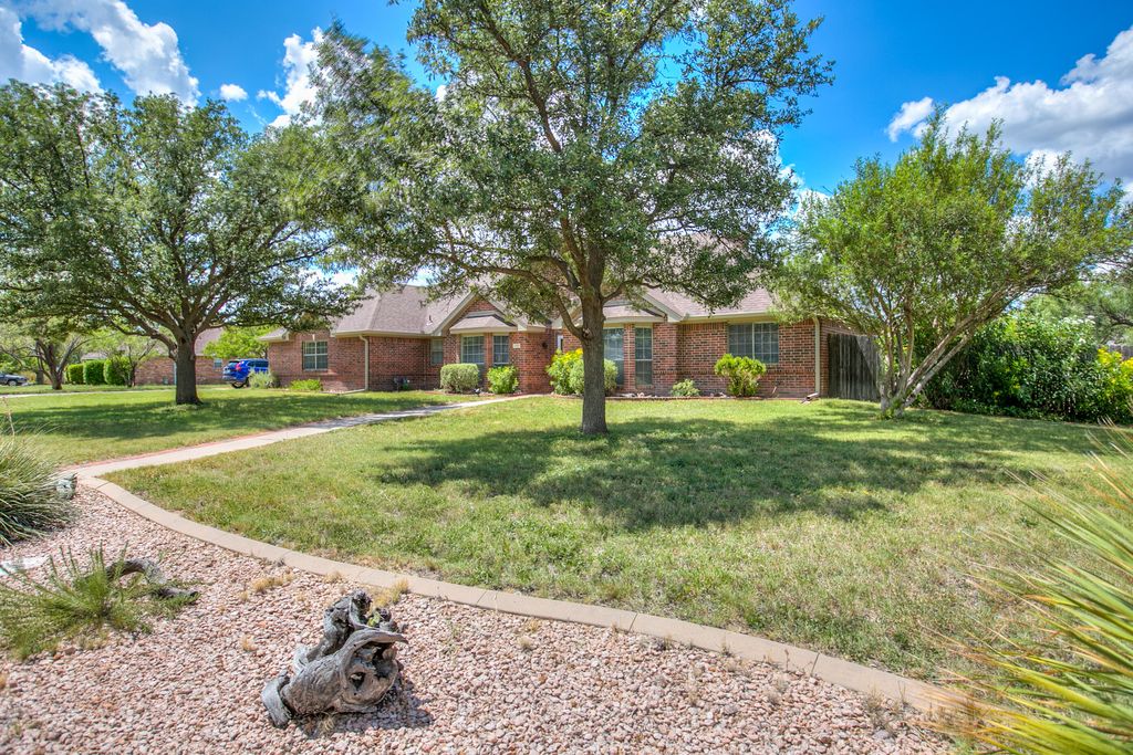 Image 3 of property listing at 1721 Weston Road, San Angelo, TX 76901