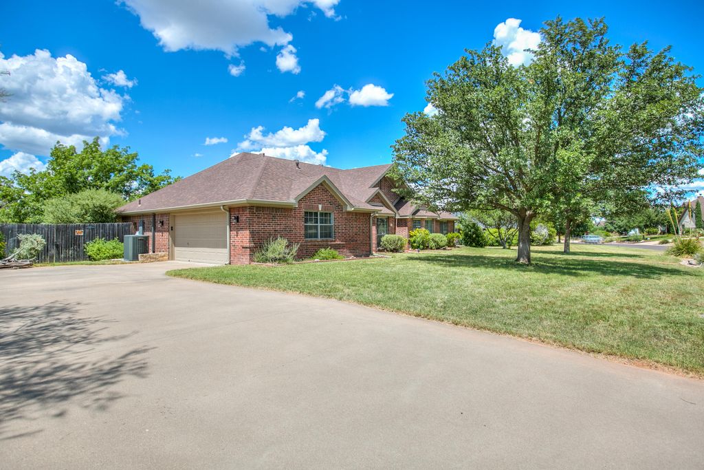 Image 4 of property listing at 1721 Weston Road, San Angelo, TX 76901