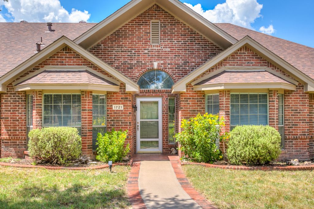 Image 6 of property listing at 1721 Weston Road, San Angelo, TX 76901