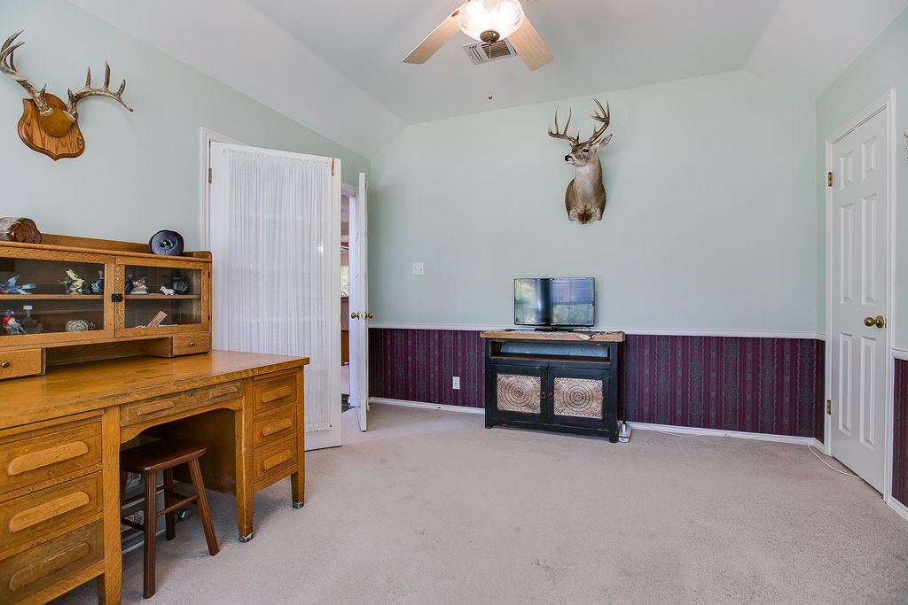 Image 9 of property listing at 1721 Weston Road, San Angelo, TX 76901