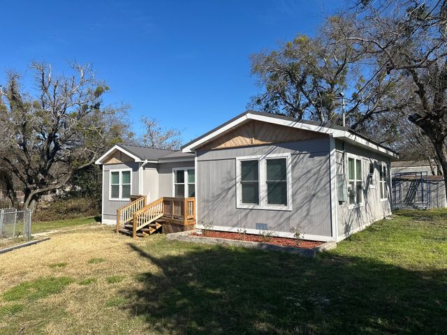 146 Owl Hollow Road, Blum, TX 76627