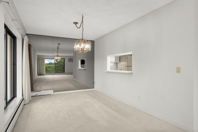 10521 Cedar Lake Road 519, Minnetonka, MN 55305