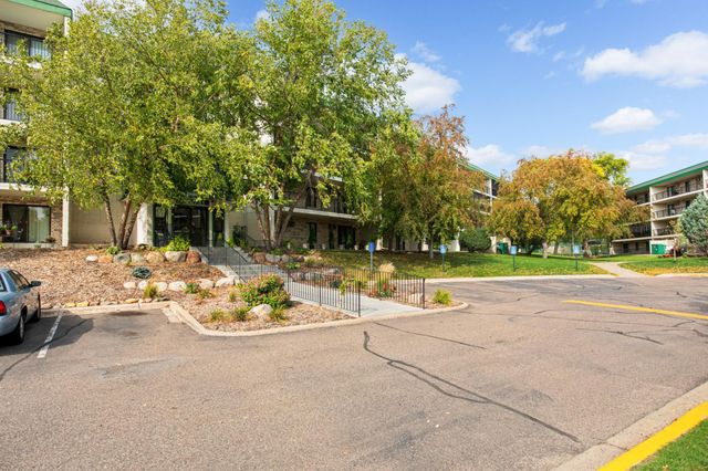 10521 Cedar Lake Road 519, Minnetonka, MN 55305