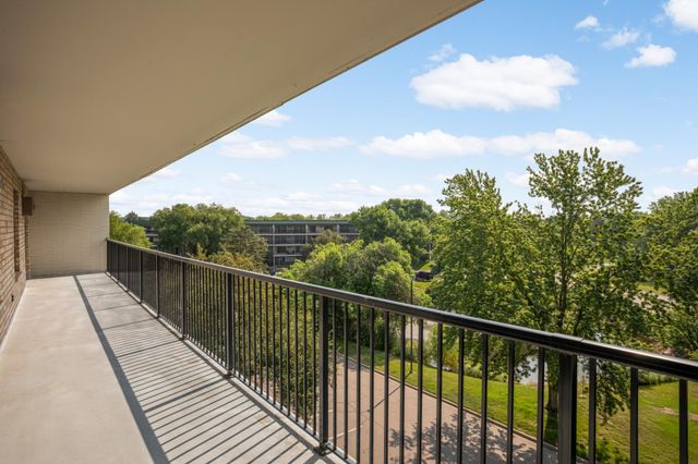 10521 Cedar Lake Road 519, Minnetonka, MN 55305