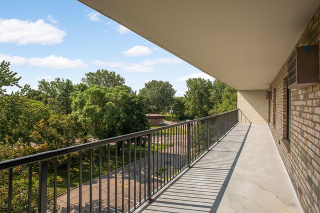 10521 Cedar Lake Road 519, Minnetonka, MN 55305