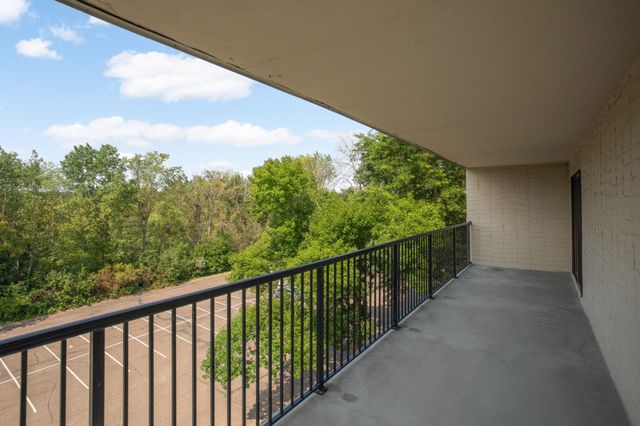 10521 Cedar Lake Road 519, Minnetonka, MN 55305