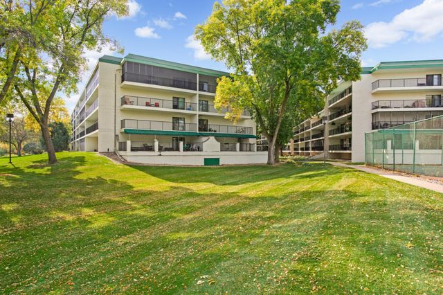 10521 Cedar Lake Road 519, Minnetonka, MN 55305