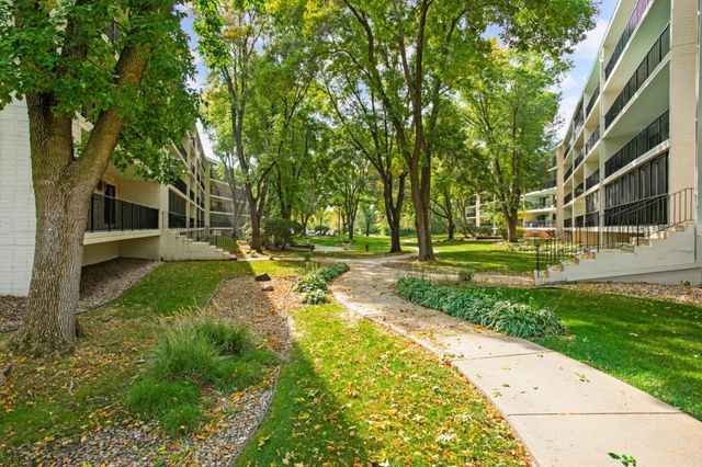 10521 Cedar Lake Road 519, Minnetonka, MN 55305